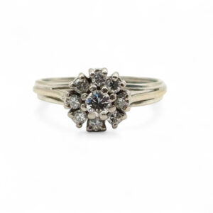 Pierścionek z diamentami – karmazycja, złoto białe 18 k, lata 60./70.