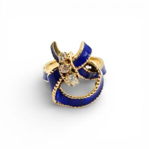 Pierścionek wstążka z diamentami