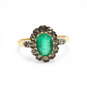 Złoty pierscionek z diamentami i szmaragdem