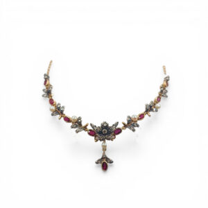 Naszyjnik z perłami rubinami i diamentami